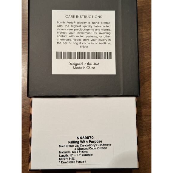 Bomb Party UNTAMED "Falling With Purpose" Necklace on Onyx Sandstone on Gold - Picture 3 of 3